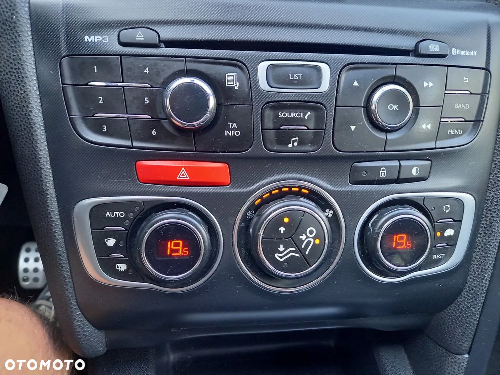 Citroën DS4 HDi 115 SoChic - 28