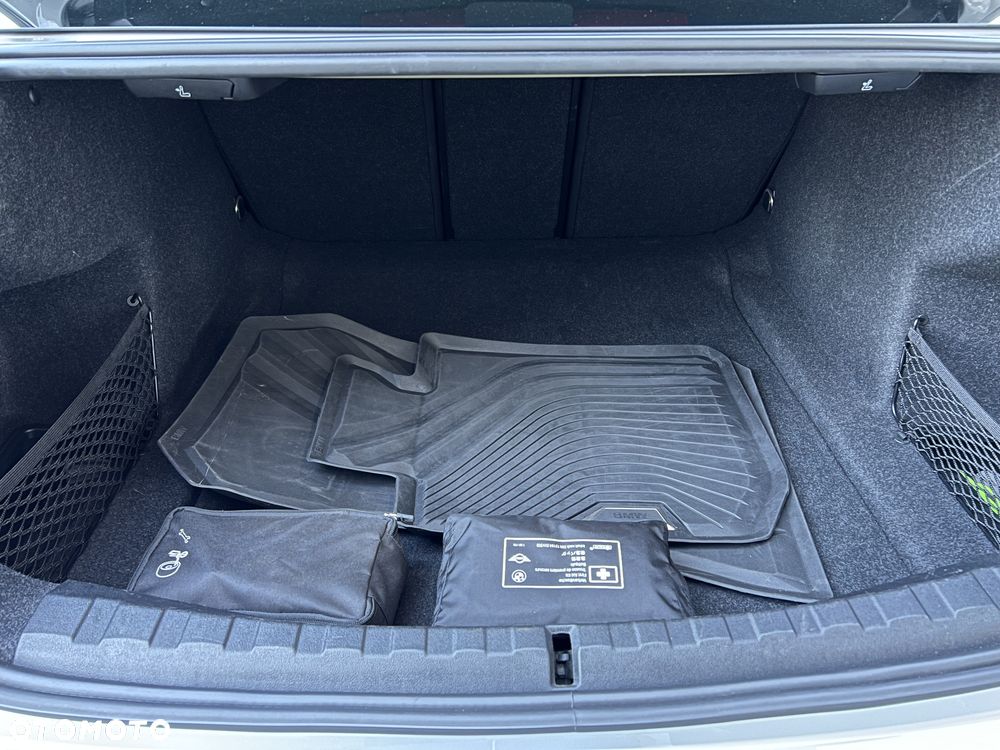 BMW Seria 3 320d xDrive Sport Line - 28