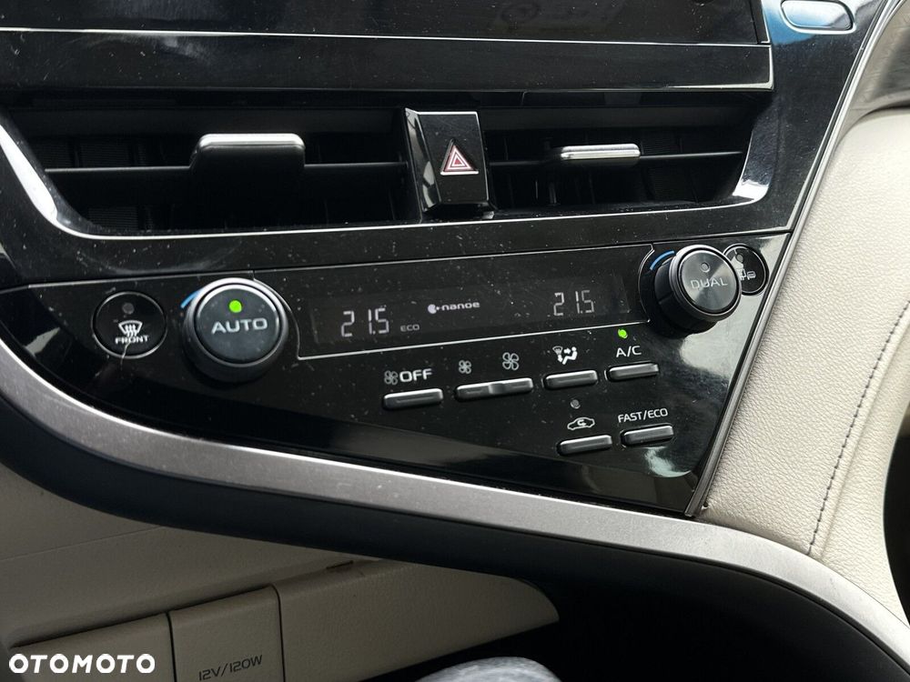 Toyota Camry 2.5 Hybrid Executive CVT - 23