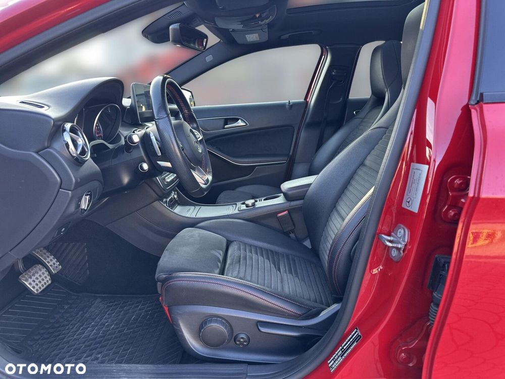 Mercedes-Benz GLA - 10