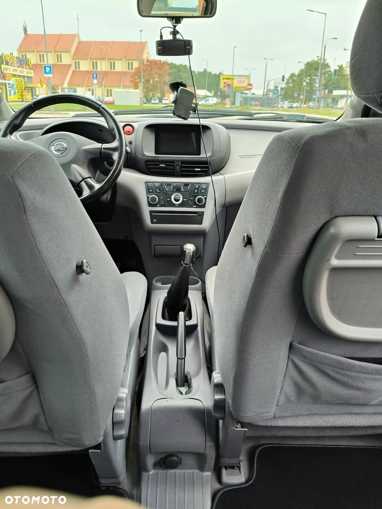 Nissan Almera Tino - 11