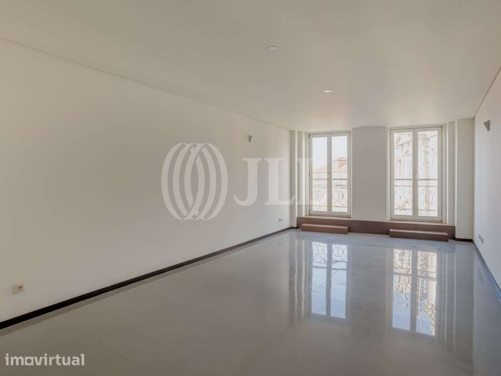 Apartamento T2 duplex, na Praça da Batalha, Porto - Grande imagem: 3/30