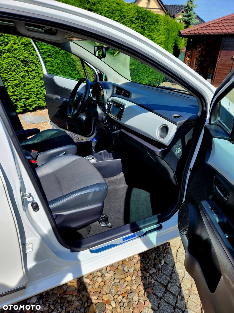 Toyota Yaris Hybrid 100 Premium - 13