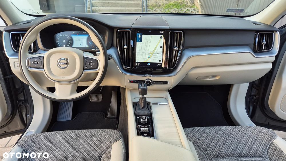 Volvo XC 60 D4 Momentum Pro - 28