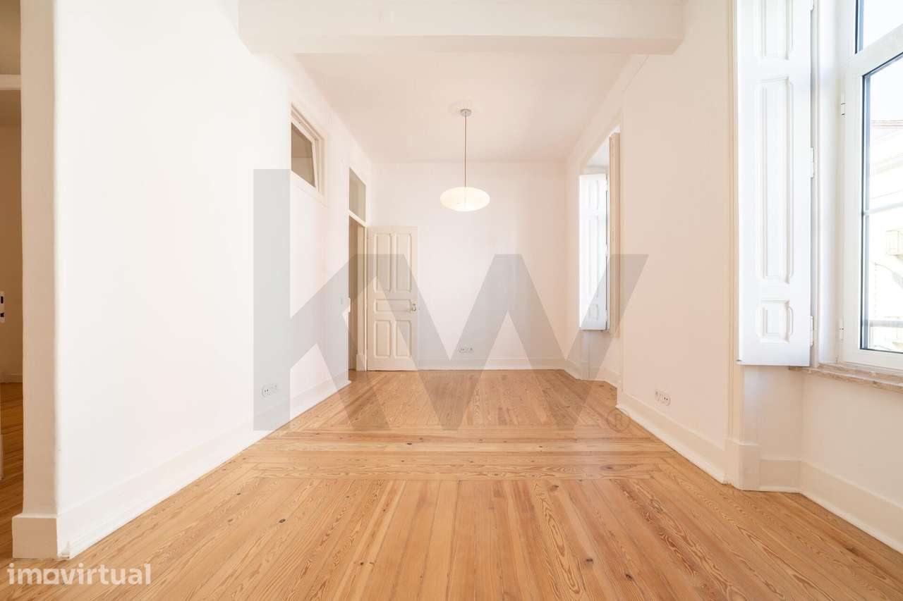 Um apartamento luminoso e elegante, no coração de Campo de Ourique. - Grande imagem: 2/25