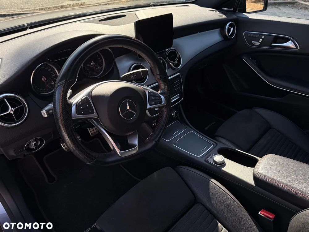 Mercedes-Benz CLA 220 4-Matic AMG Line - 27