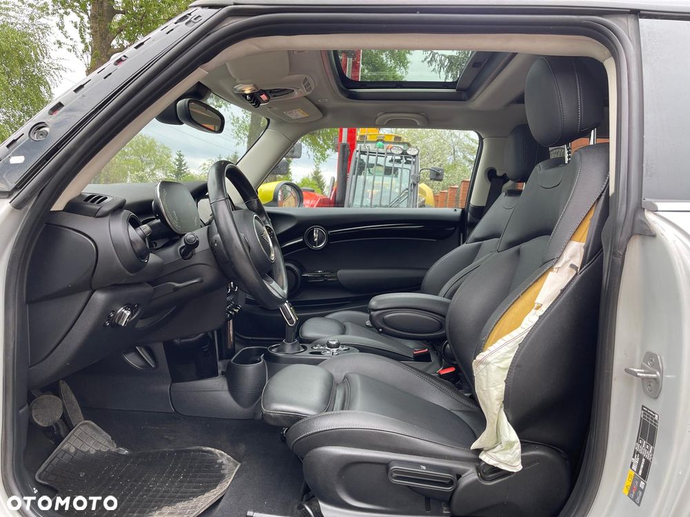 MINI Cooper SE Trim M - 16