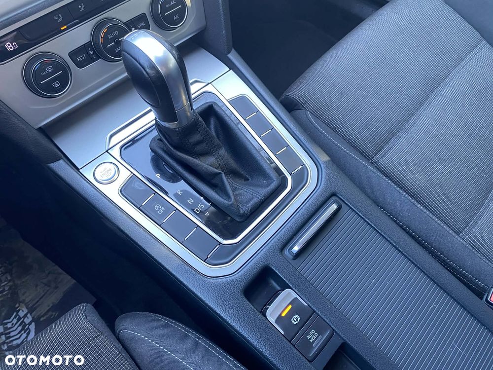 Volkswagen Passat - 12