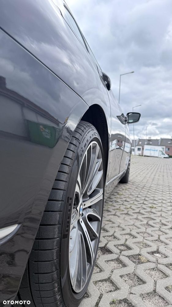 BMW Seria 7 750i xDrive - 18