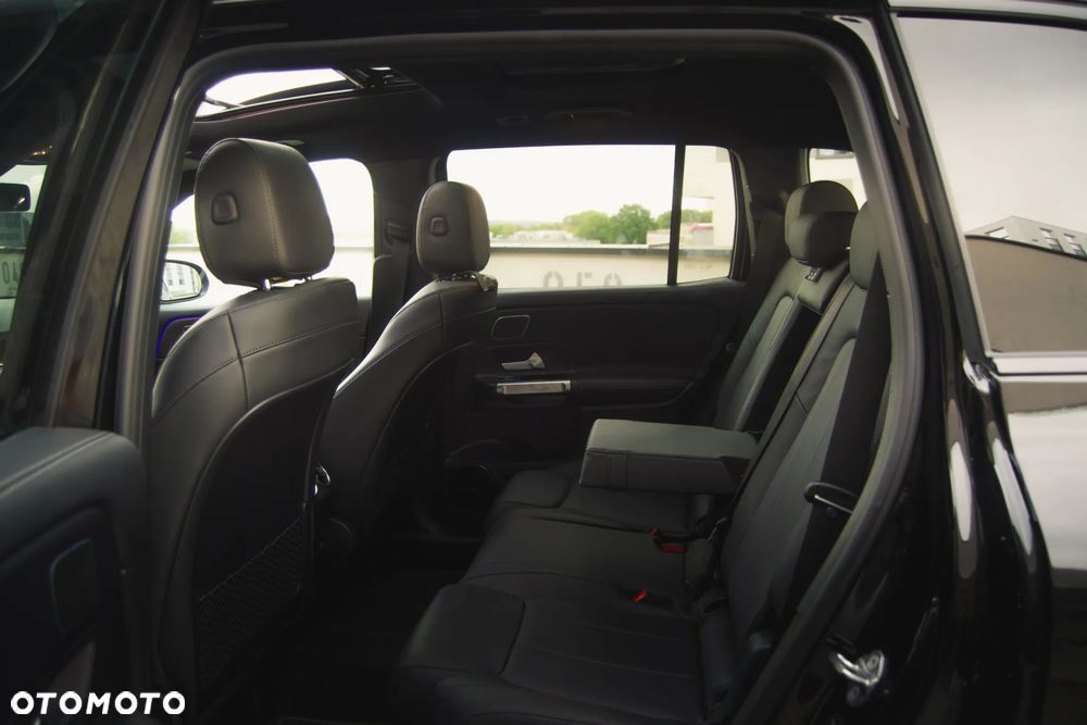 Mercedes-Benz GLB - 14