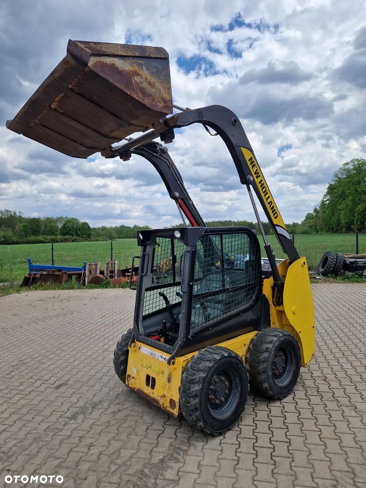 New Holland L216 - 10
