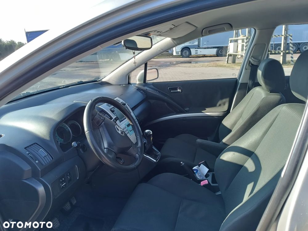 Toyota Corolla Verso - 6