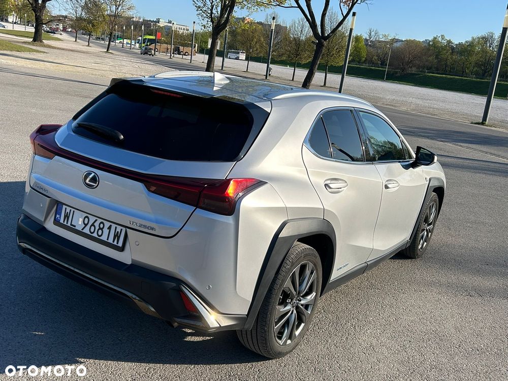 Lexus UX 250h F SPORT - 6