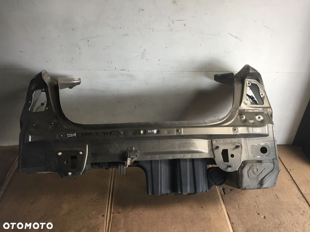 BMW 3 E90 07R SEDAN PAS TYŁ - 1