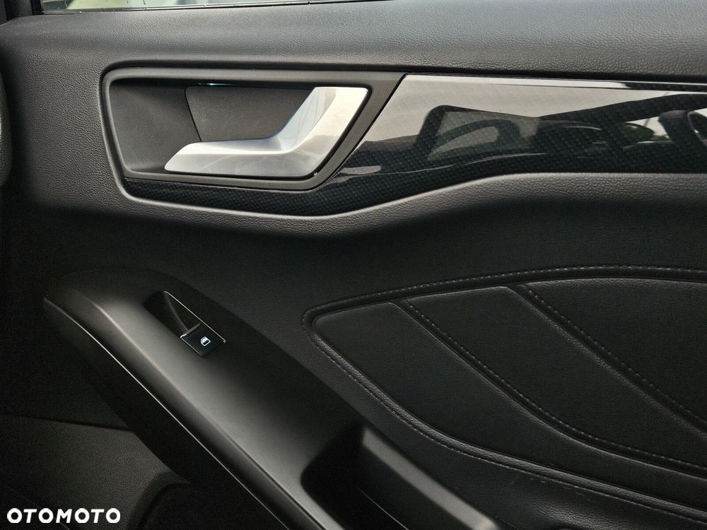 Ford Focus 1.0 EcoBoost mHEV ST-Line X - 26
