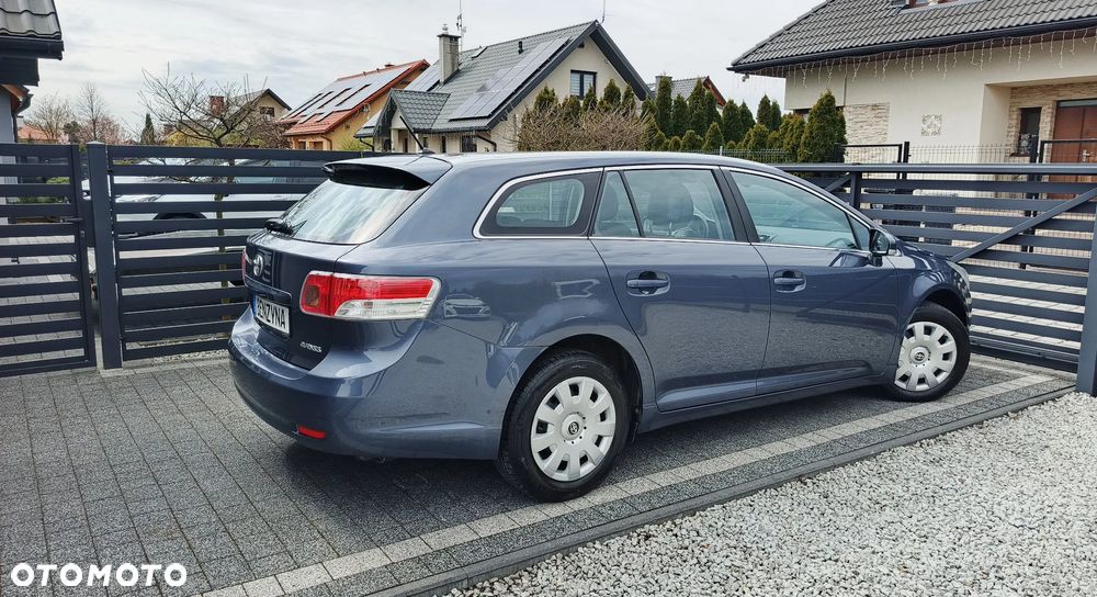 Toyota Avensis 1.8 Executive - 3