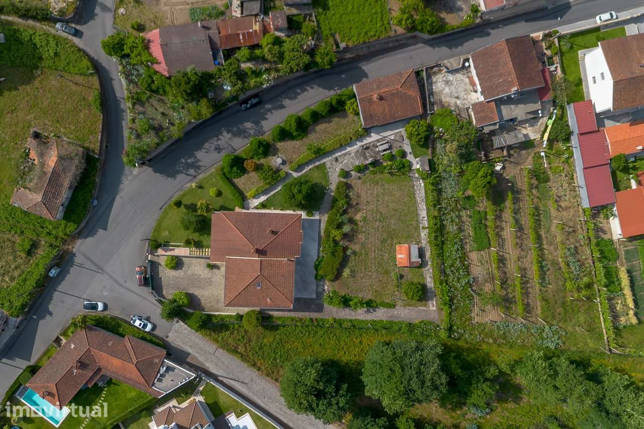 Propriedade T4 com 2300m² e Casa em Pedra – Lago, Amares (Braga) - Grande imagem: 3/28