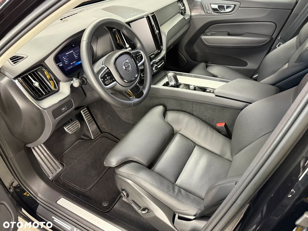 Volvo XC 60 B4 D AWD Geartronic Momentum Pro - 16