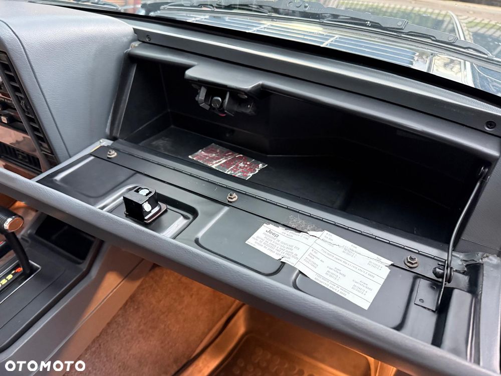 Jeep Cherokee - 17