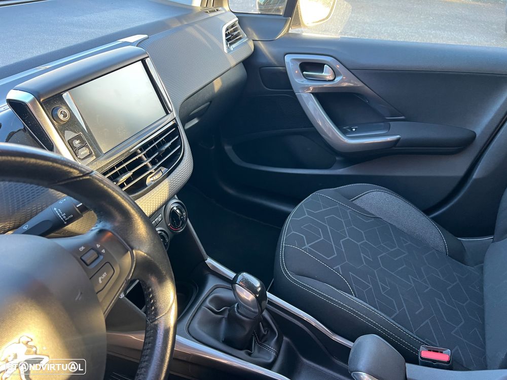 Peugeot 2008 1.2 PureTech Style - 9