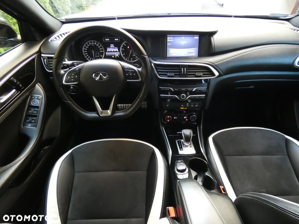 Infiniti Q30 1.6t Premium Tech 7DCT - 29