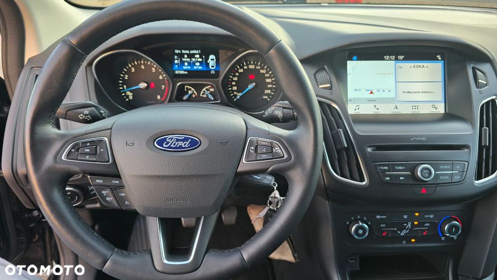 Ford Focus 1.0 EcoBoost Gold X (Trend) - 32