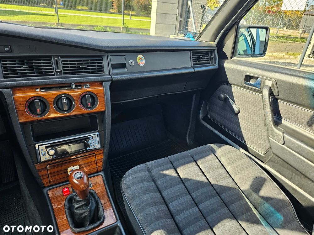 Mercedes-Benz W201 (190) - 29