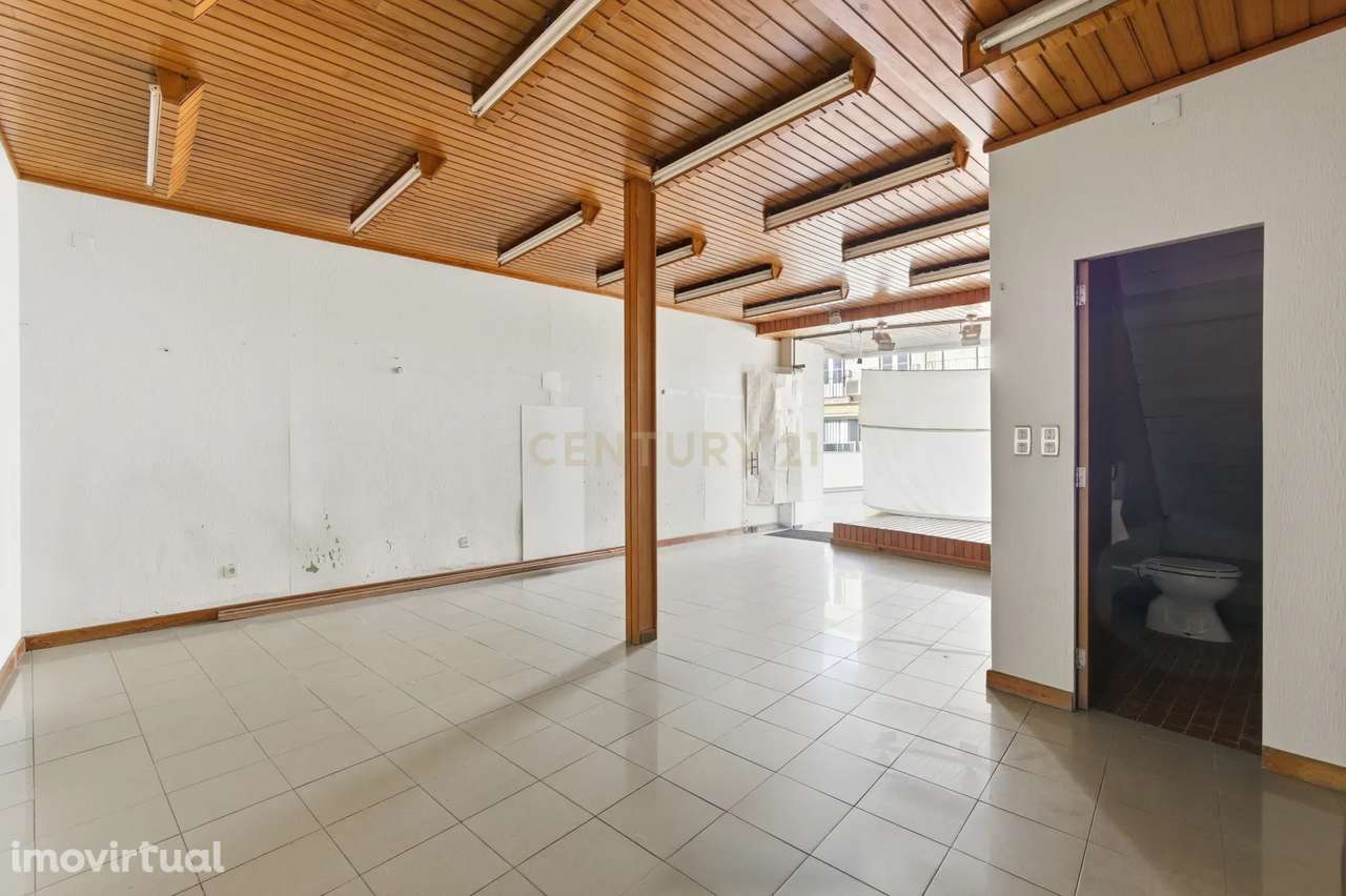 Prédio em propriedade total com 3 pisos no centro de Vila Franca de Xi - Grande imagem: 5/43