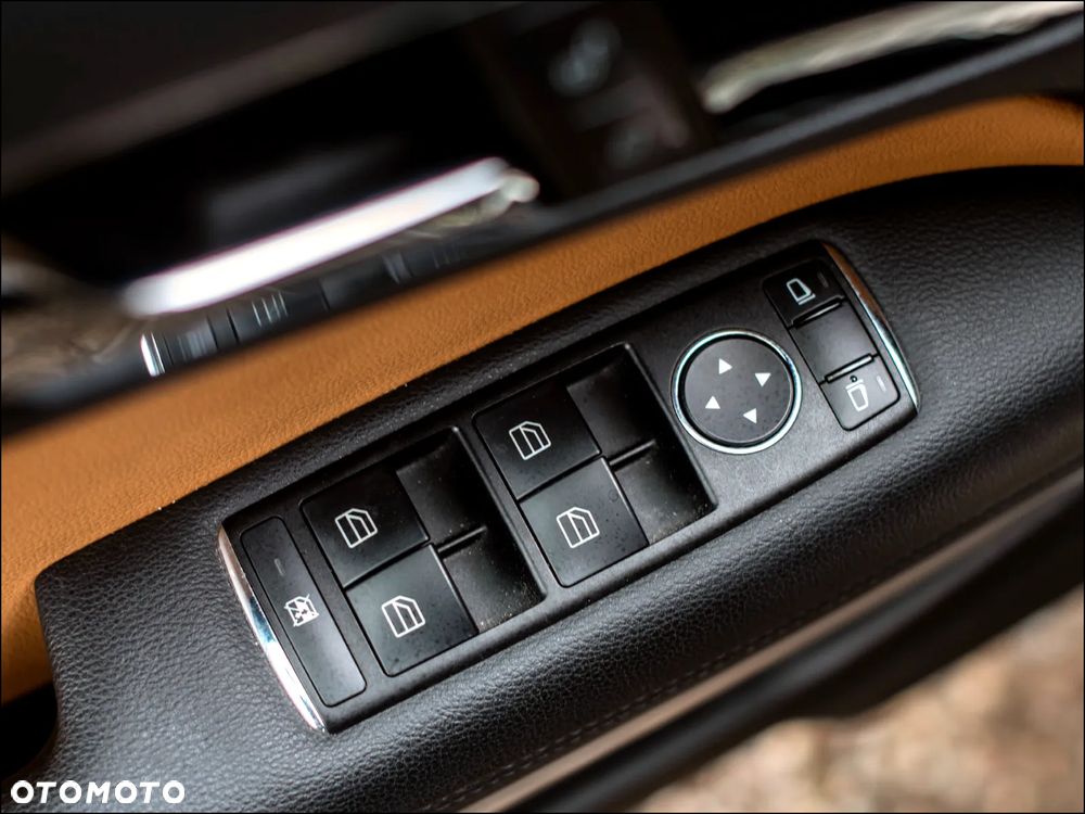 Mercedes-Benz Klasa E 250 BlueEFFICIENCY 7G-TRONIC Avantgarde - 31