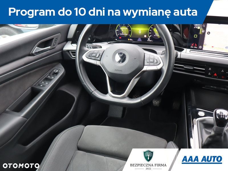 Volkswagen Golf - 8