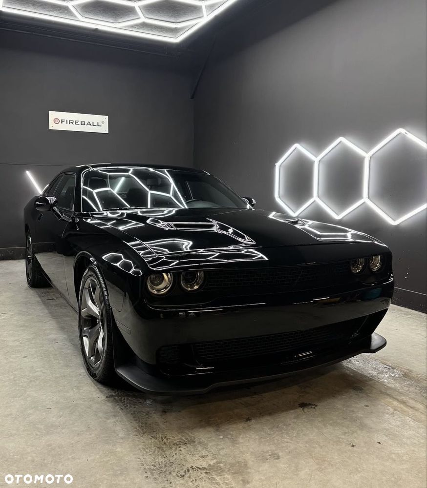 Dodge Challenger - 12