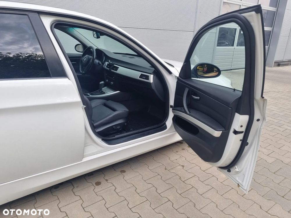 BMW Seria 3 335i - 17