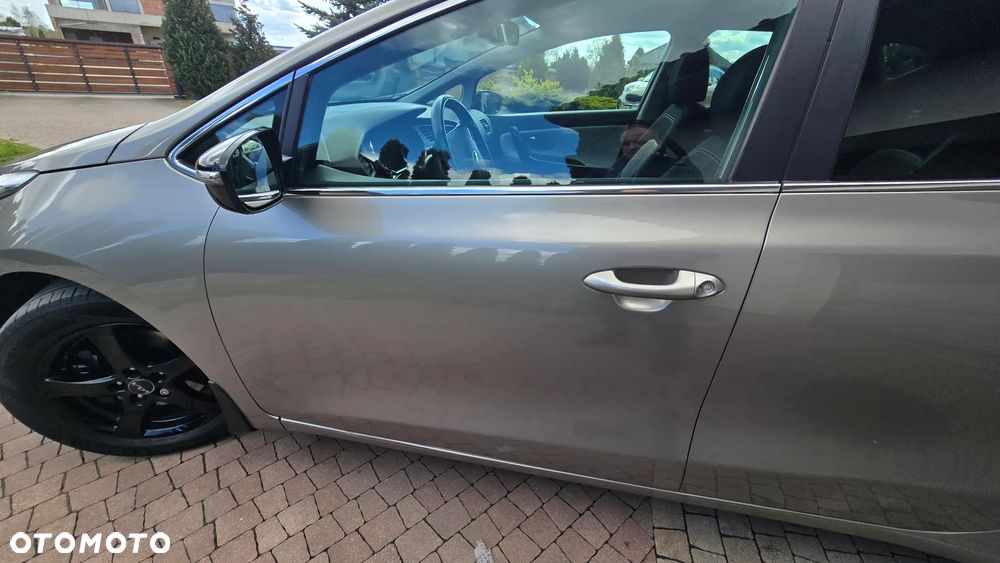 Kia Ceed - 25