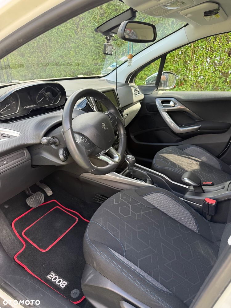 Peugeot 2008 1.2 Pure Tech GPF Style S&S EAT6 - 8