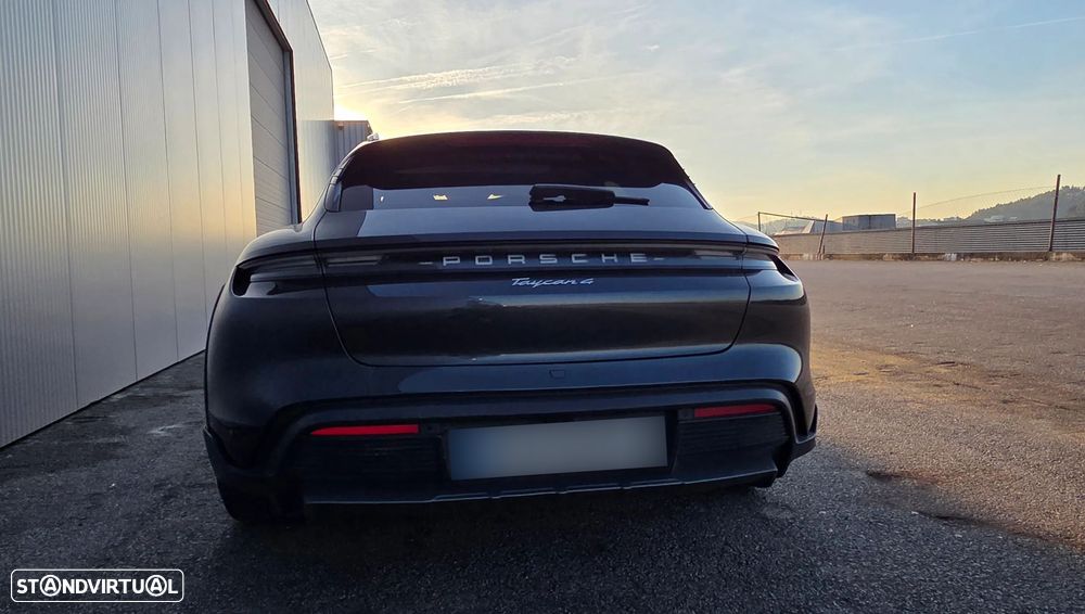 Porsche Taycan Cross Turismo 4 - 6