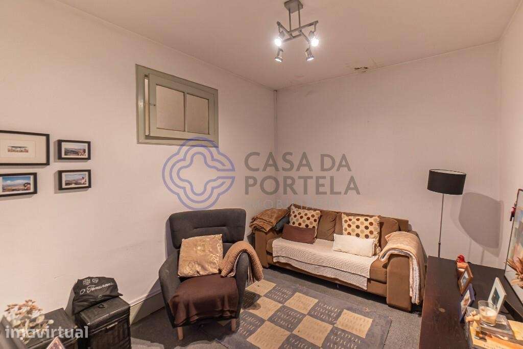 Prédio em Matosinhos com Confeitaria no Rés do Chão - Grande imagem: 4/33