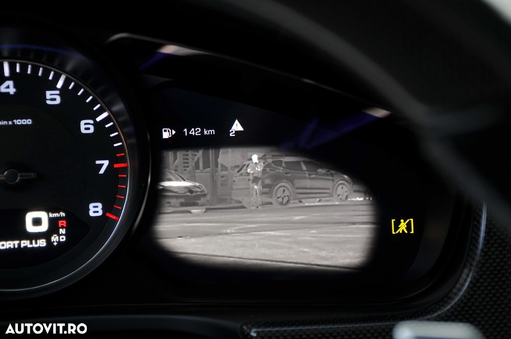 Porsche Panamera 4S Executive - 32