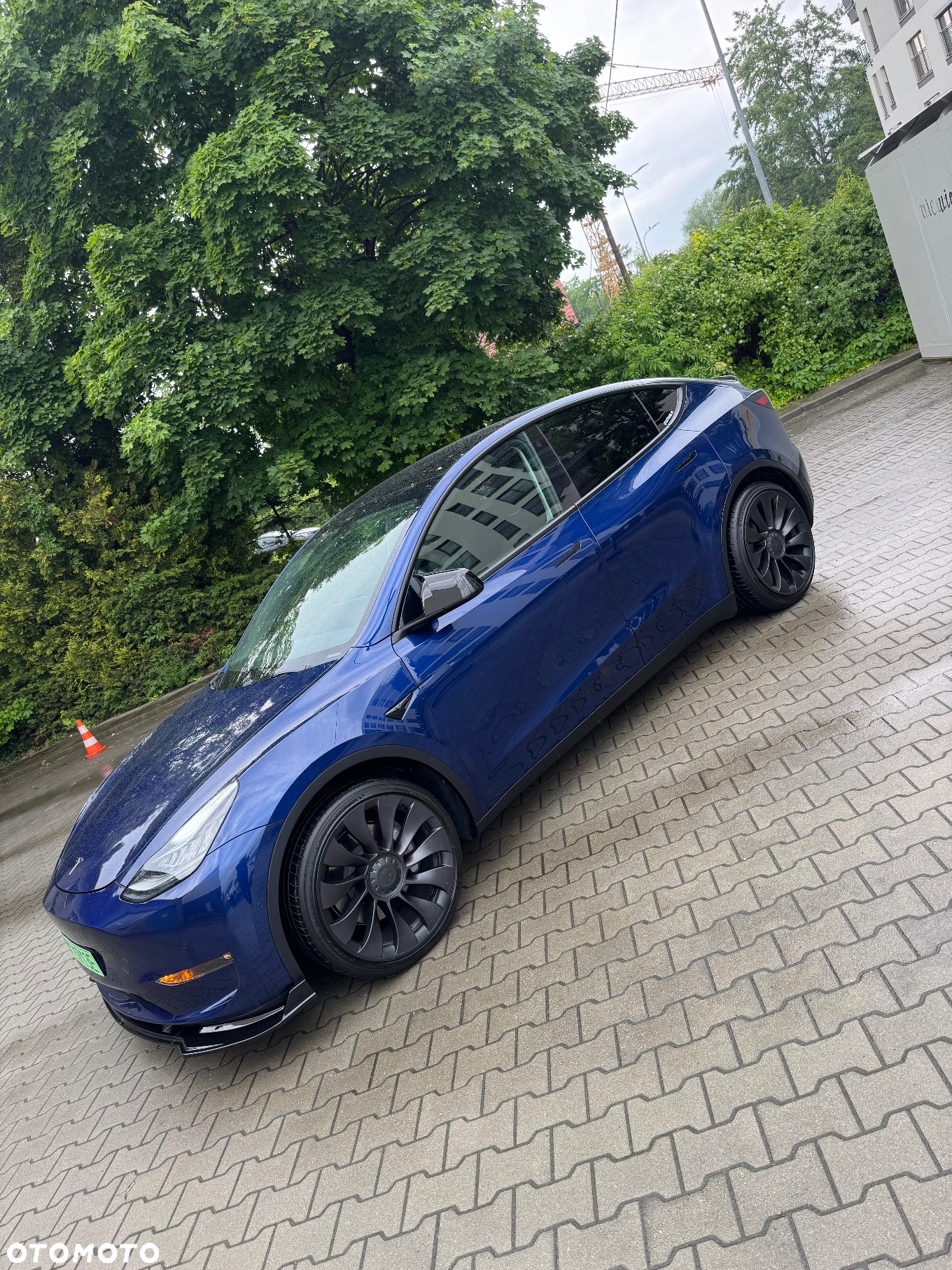 Tesla Y - 14