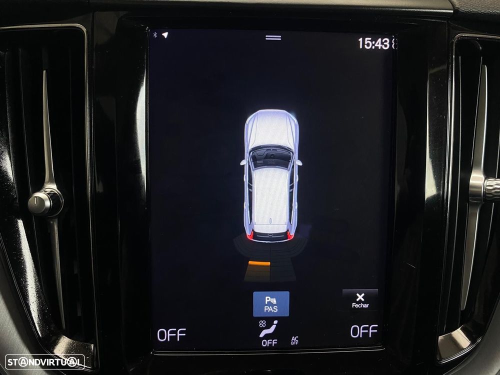 Volvo XC 60 2.0 B4 Momentum Plus Geartronic - 32