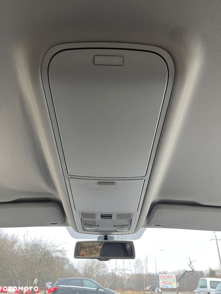 Volkswagen Touran 2.0 TDI Highline - 19