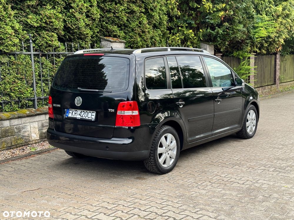 Volkswagen Touran 1.9 TDI Conceptline DSG - 5