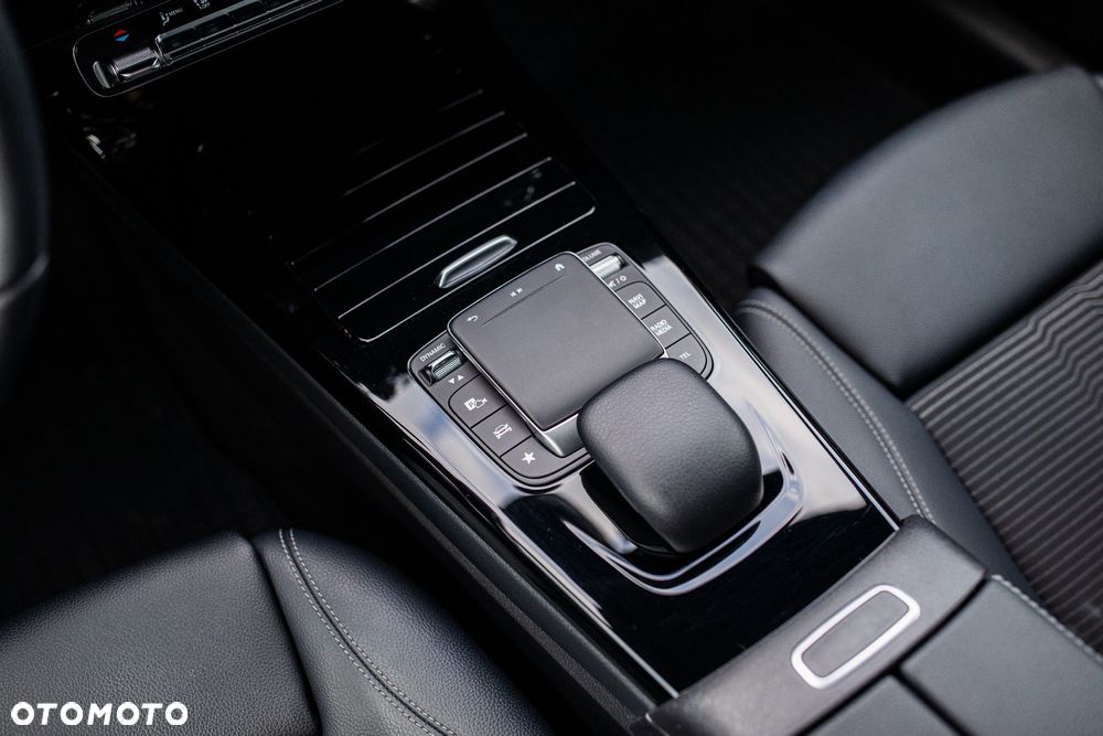 Mercedes-Benz Klasa A 200 7G-DCT - 16