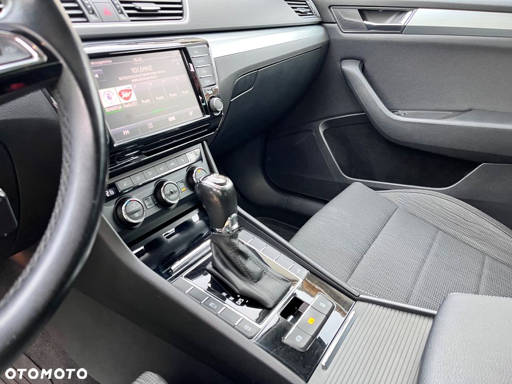 Skoda Superb 2.0 TDI DSG Ambition - 31