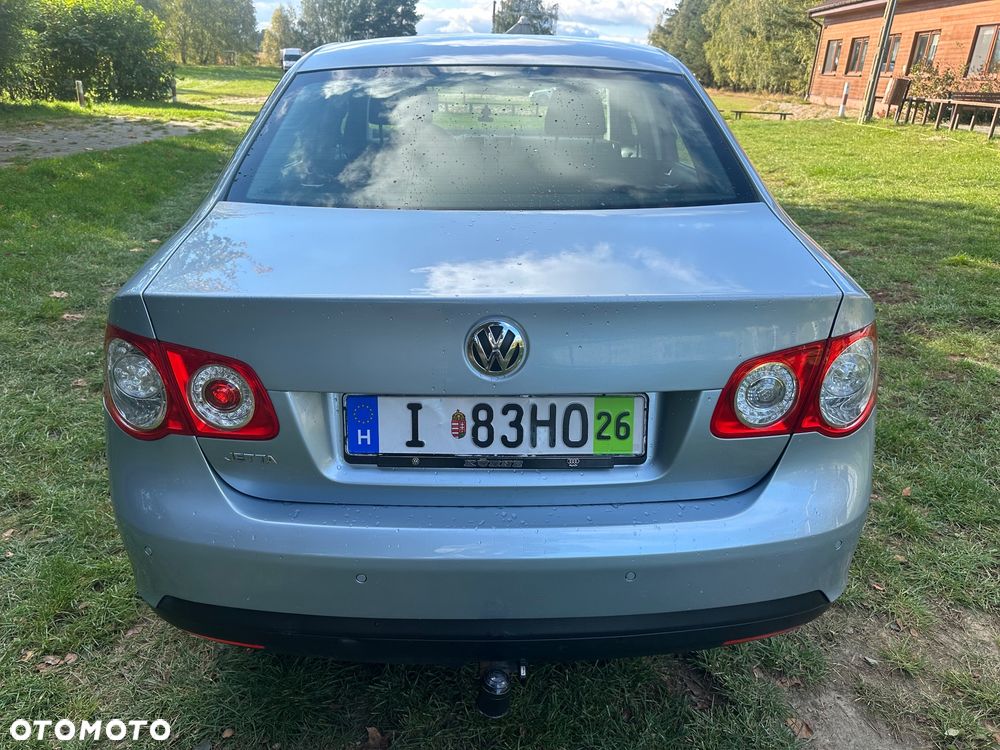 Volkswagen Jetta - 16