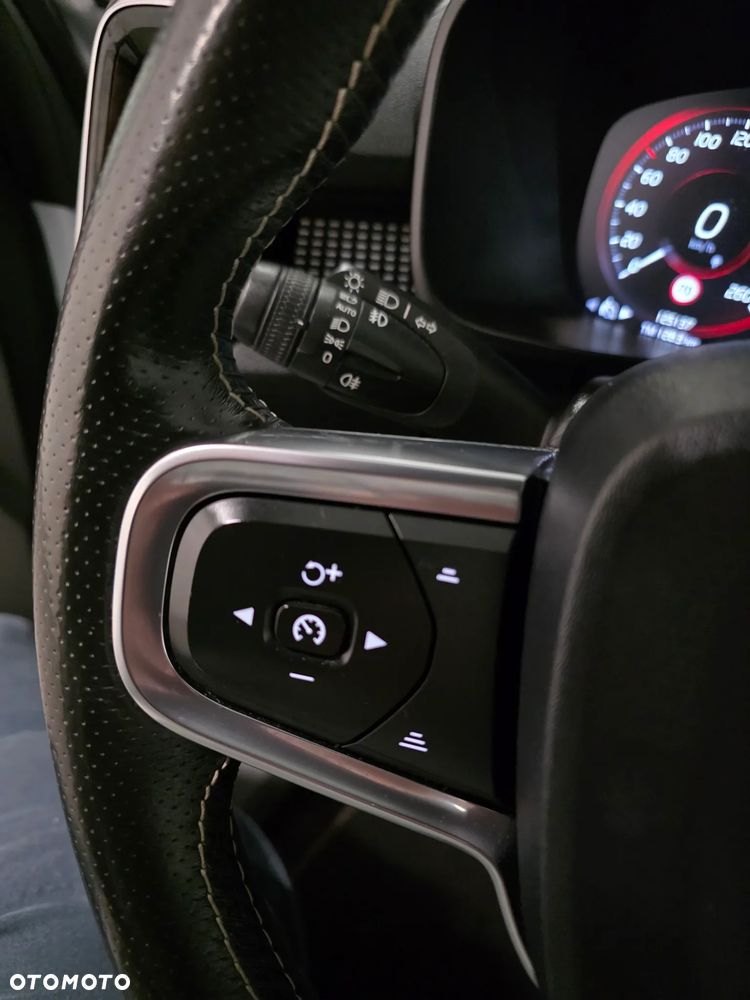 Volvo XC 40 D3 SCR R-Design - 22