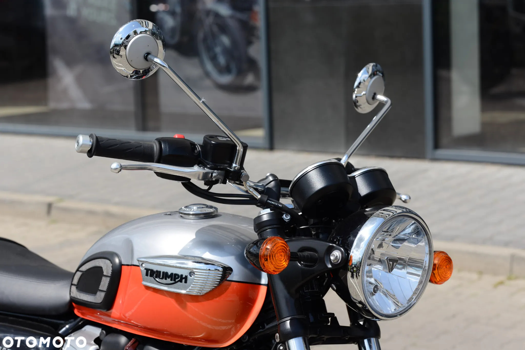 Triumph Bonneville - 3