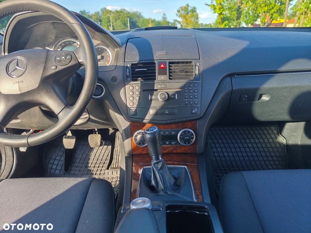 Mercedes-Benz Klasa C 180 Kompressor BlueEFFICIENCY Elegance - 27