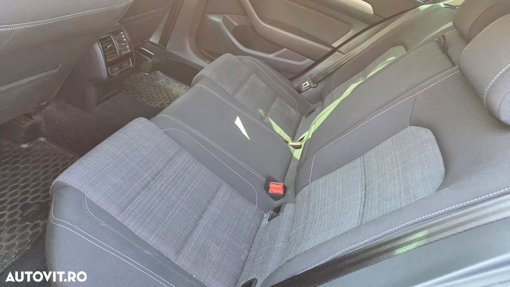 Volkswagen Passat 2.0 TDI DSG Comfortline - 12