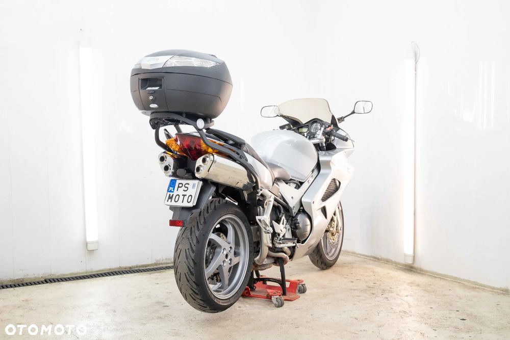 Honda VFR - 9
