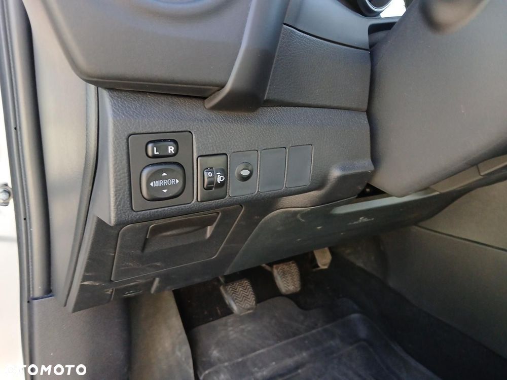Toyota Auris 1.6 Premium Comfort - 21